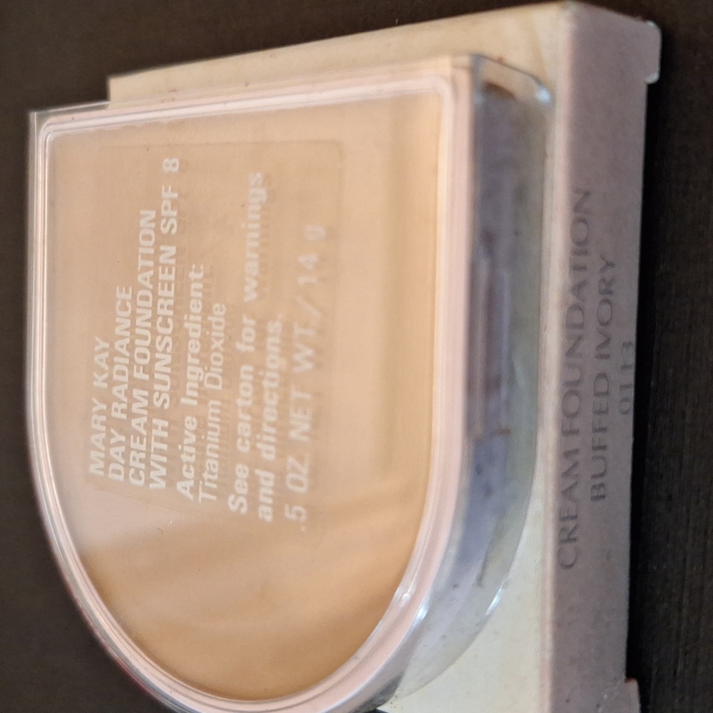 Mary Kay BUFFED IVORY 0113  Day Radiance Cream Foundation ~ New in Box flawed